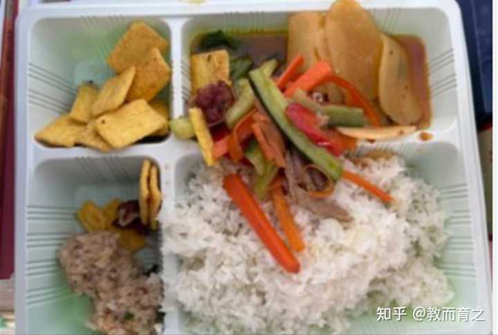 重庆某中学13元每份学生餐价格高分量少，